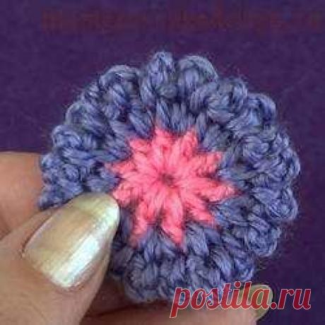 Видео мастер-класс по вязанию крючком: Двухцветный пушистый цветочек