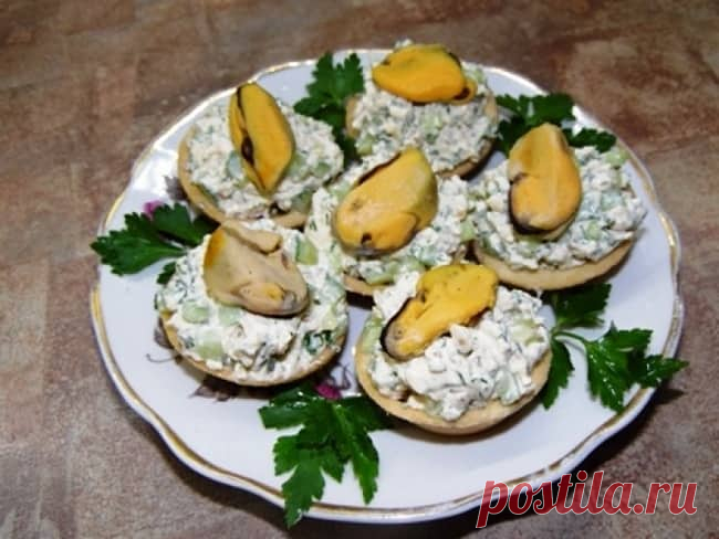 15 закусок на праздничный стол — простые и вкусные рецепты с фото канапе, тарталетки, бутерброды, из лаваша Уже прошло то время, когда на праздники готовили ведра салатов и тонны горячих блюд. Все чаще люди стараются готовить легкие закуски и делать фуршетный стол.
В этой статье вы найдете вкуснейшие рецепт…