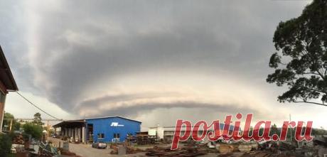 Shelf cloud в Нову-Амбургу больше часа назад (штат Риу-Гранди-ду-Сул, Бразилия). / Социальная погода