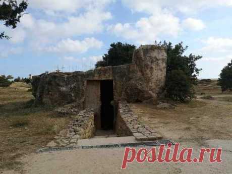 Гробницы королей в Пафосе, Кипр Гробницы королей в Пафосе, Кипр. Объект всемирного наследия с 3-го по II веков до н.э.Место было использовано в качестве захоронения Птолемиями и римлянами