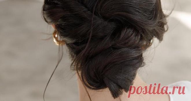 7 идей свадебной прически с собранными волосами Собранные волосы — классика свадебный причесок. Показываем, что и она может быть нескучной.