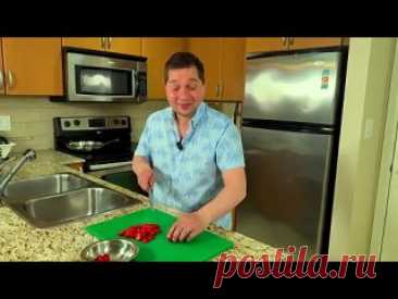 Этот салат просят готовить снова и снова! Вкусный и Очень Летний салат. Покоряет всех кто попробовал Салатная заправка:Базилик 30 граммГрецкие орехи 1/4 стаканаЧеснок 1 зубчикОливковое масло 5 столовых ложек Соль и перецОвощная часть салата:Помидоры черриСладкий перецБаклажанКабачок или цукиниБальзамический уксусПодсолнечное маслоСоль и перецКускус рецепт:Кускус 3/4 стаканаВода 3/4...