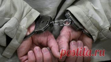 Россиянин совершил две кражи, чтобы очаровать незнакомую девушку. В Прикамье будут судить мужчину, который похитил 19 роз, чтобы очаровать незнакомку. Об этом сообщила пресс-служба Краснокамского городского суда. В августе этого года житель Краснокамска гулял по ночному городу и встретил в одном из ...