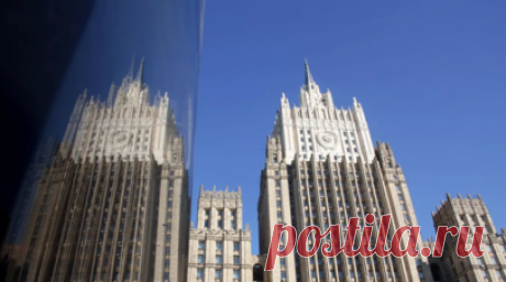 В МИД России прокомментировали чествование нациста в парламенте Канады. Официальный представитель МИД России Мария Захарова в эфире телеканала «Россия 24» заявила, что чествование в парламенте Канады нациста, служившего в дивизии СС «Галиция» является фарсом, который может привести к глобальной трагедии. Читать далее
