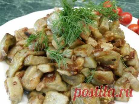 Баклажаны жареные с луком.