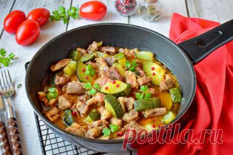 Свинина с кабачками тушеная на сковороде рецепт фото пошагово и видео - 1000.menu