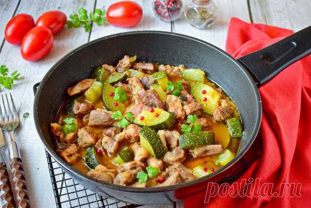 Свинина с кабачками тушеная на сковороде рецепт фото пошагово и видео - 1000.menu