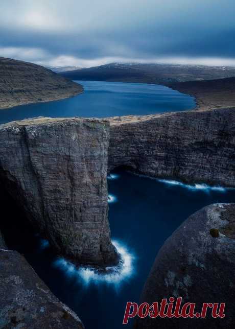 coiour-my-world:
“The impossible landscape of the Faroe Islands ~ Shane Wheel
”