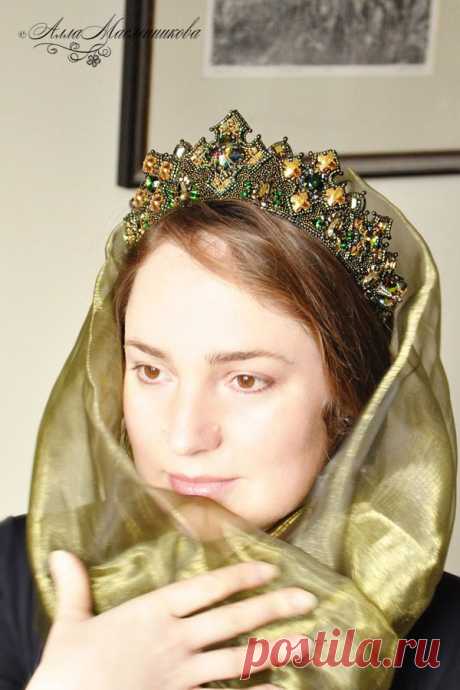 18fd63754a89aff1aadc9ace14zx--ukrasheniya-tiara-guinevere-s-kristallami.jpg (600×900)