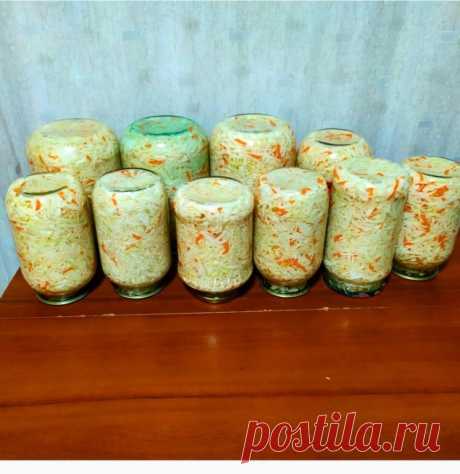 Сегодня мариновала излишки капусты под железные крышки и делюсь с   вами  рецептом: