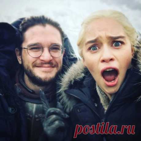 Игра престолов: Эмилия Кларк опубликовала забавное видео с Джоном Сноу
