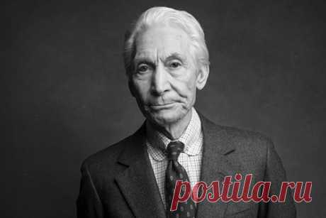 Умер барабанщик Rolling Stones Чарли Уоттс. Умер барабанщик британской рок-группы Rolling Stones Чарли Уоттс. Как рассказал публицист музыканта, тот мирно скончался в одной из больниц Лондона в окружении своей семьи. Ему было 80 лет. В заявлении о смерти Уоттса говорится, что он был «любимым мужем, отцом, дедушкой и одним из величайших барабанщиков».