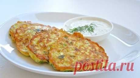 Оладьи из кабачков с сыром и чесноком.