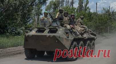 На Украине заявили о планах усилить позиции на границе с Белоруссией личным составом. Командующий украинскими объединёнными силами Сергей Наев заявил, что Украина намерена усилить позиции на границе с Белоруссией личным составом и военной техникой. Читать далее