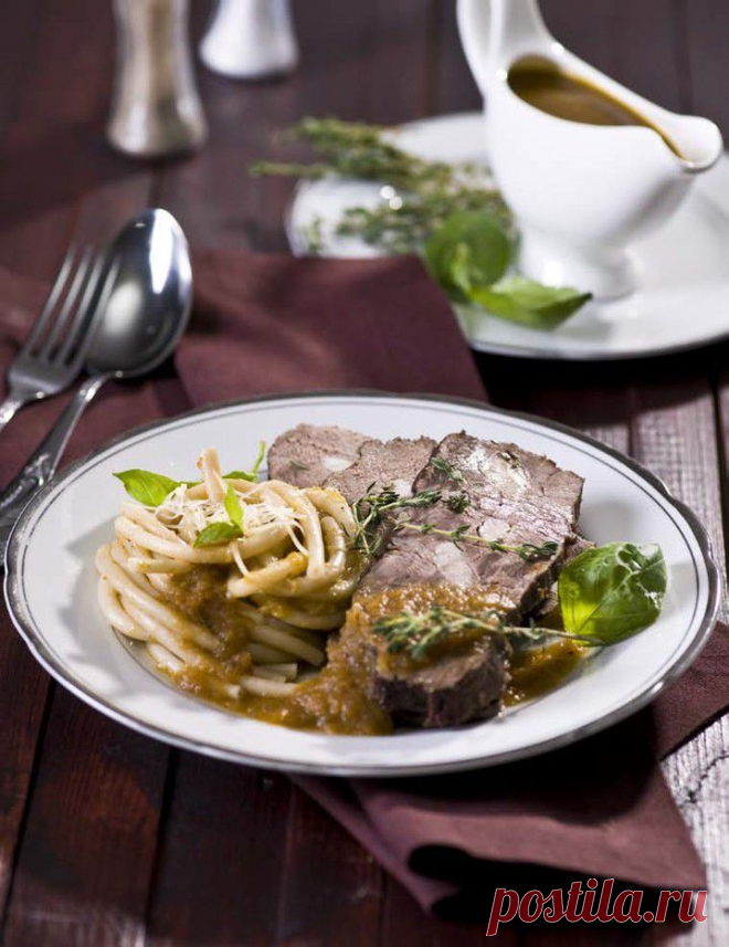 Антрекот по-милански с макаронами и пармезаном