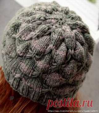 ИЗЯЩНАЯ ЗИМНЯЯ ШАПОЧКА “БАБОЧКА”. ПОШАГОВЫЙ МК

Очень интересная модель с узором “бабочки”. B помощь начинающим вязальщицам сняла пошаговый мастер-класс. На самом деле эта шапка вяжется очень просто, но я еще больше упростила процесс вязания и решила связать ее не на круговых, а на обычных спицах, т.е. у меня шапка получилась со швом, так вязать намного проще.
Итак, давайте приступим к вязанию шапки…
Для вязания шапки потребуется пряжа (у меня это Nord 48% -шерсть, 52 % – ...