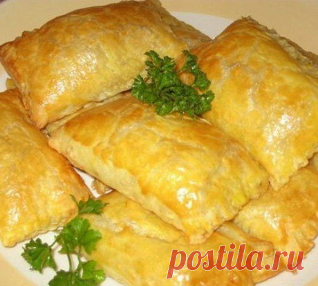 Пирожки с мясом, луком и морковью слоеные