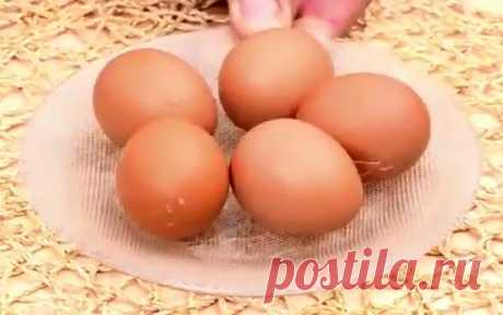 Как сварить разбитые яйца