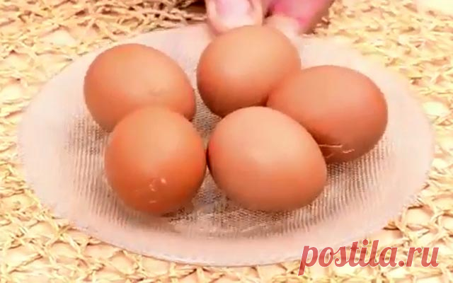 Как сварить разбитые яйца