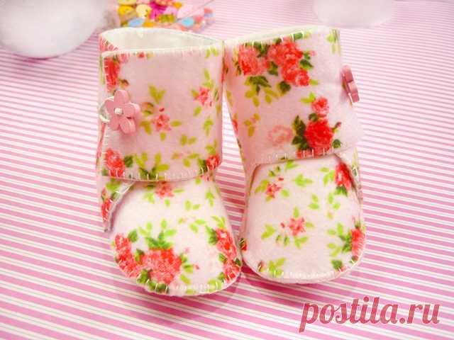 Sapatinho de Bebê em Feltro - Molde e Vídeo Passo a Passo Sapatinho de Bebê em Feltro - aprenda a fazer um lindo sapatinho de bebê em feltro para presentear, fazer para seu bebê ou para comercializar!
