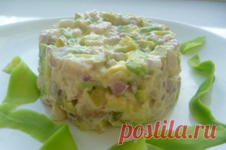 Салат из сельди с авокадо.