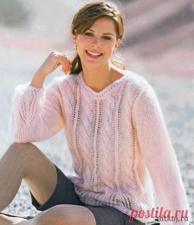 Мохеровый ажурный пуловер с косами