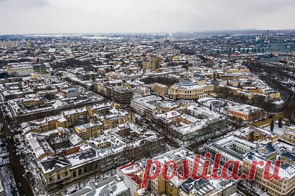 Дом Гоголя в центре Одессы решили превратить в апарт-отель. В Одессе после 20-летнего запустения было решено превратить в апарт-отель дом, в котором Николай Гоголь работал над вторым томом «Мертвых душ». На сайте компании Maestro Hotel Management, контролирующей объект, а также специализированных сетевых площадках уже опубликованы объявления о продаже апартаментов.