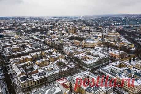Дом Гоголя в центре Одессы решили превратить в апарт-отель. В Одессе после 20-летнего запустения было решено превратить в апарт-отель дом, в котором Николай Гоголь работал над вторым томом «Мертвых душ». На сайте компании Maestro Hotel Management, контролирующей объект, а также специализированных сетевых площадках уже опубликованы объявления о продаже апартаментов.