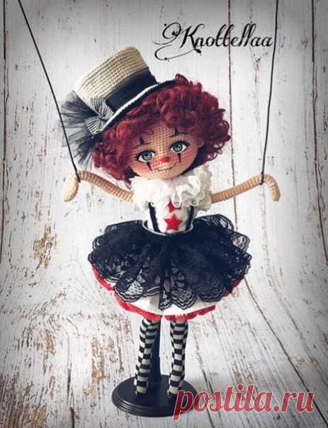 Вяжем каркасное тело для куклы крючком, описание работы

#кукла_крючком@knit_toyss, #кукла@knit_toyss

На основе этого описания связаны вот такие куколки: (фото ниже)

Источник: https://www.liveinternet.ru/users/evstysya/post464668..

Забирайте в копилочку, пригодится.