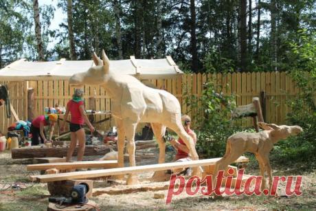 ПРАЗДНИК ТОПОРА - Люди умеют и работать и веселиться. Именно этот праздник проводится у нас в томской области уже 7-ой раз. Я на нём ни разу не бывала и поэтому у меня просто глаза разбегались, куда бежать. чего смотреть . Правда по мне так, это больше походило на ярмарку. Людей очень много, из ближайших городов, областей и волостей. А их всех надо накормить и развлечь.