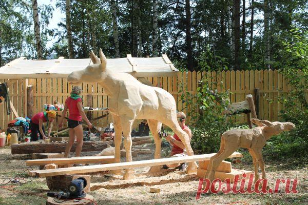 ПРАЗДНИК ТОПОРА - Люди умеют и работать и веселиться. Именно этот праздник проводится у нас в томской области уже 7-ой раз. Я на нём ни разу не бывала и поэтому у меня просто глаза разбегались, куда бежать. чего смотреть . Правда по мне так, это больше походило на ярмарку. Людей очень много, из ближайших городов, областей и волостей. А их всех надо накормить и развлечь.