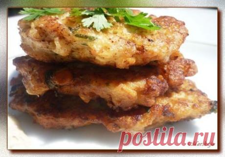 Оладьи из куриной грудки с кабачком
