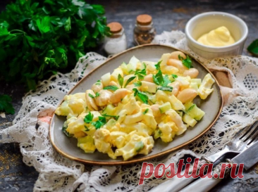 Салат с фасолью, огурцами и кальмарами Ингредиенты:Фасоль — 200 гКальмар — 250 гОгурцы — 150 гМайонез — 40 гКуриные яйца — 2 шт.Соль — по вкусуПерец — по вкусуПриготовление:1. Консервированную фасоль переложите в глубокую миску.2. Огурец сполосните и просушите, нарежьте небольшими...