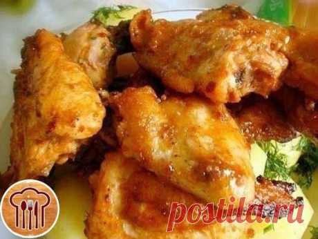 Горячая закуска «Золотистая курочка»
1 кг куриного мяса
2 ст. ложки соевого соуса
100 гр томатной пасты
100 гр майонеза
4 зубчика чеснока
соль, перец
растительное масло для жарки
1. Разделать курицу на порционные куски, обмыть и обсушить.
2. Переложить куски в посуду с крышкой для маринования.
3. К курице добавить соевый соус, томатную пасту, майонез, выдавить чеснок, посолить и поперчить.
4. Хорошенько перемешать с курицей и поместить в холодильник, через минут 15-20 повторить перемешивание.