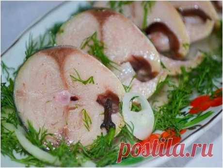 В таком маринаде скумбрия не уступает по вкусу красной рыбе 
Ингредиеты:
- Скумбрия (замороженная, разморозить) 2 шт
- лук репчатый по вкусу
- вода 250 мл
Показать полностью…