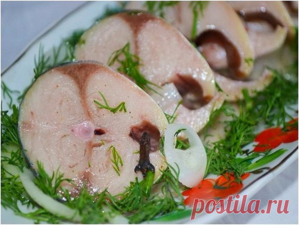 В таком маринаде скумбрия не уступает по вкусу красной рыбе 
Ингредиеты:
- Скумбрия (замороженная, разморозить) 2 шт
- лук репчатый по вкусу
- вода 250 мл
Показать полностью…