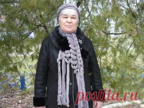 Шапки и шарфы.