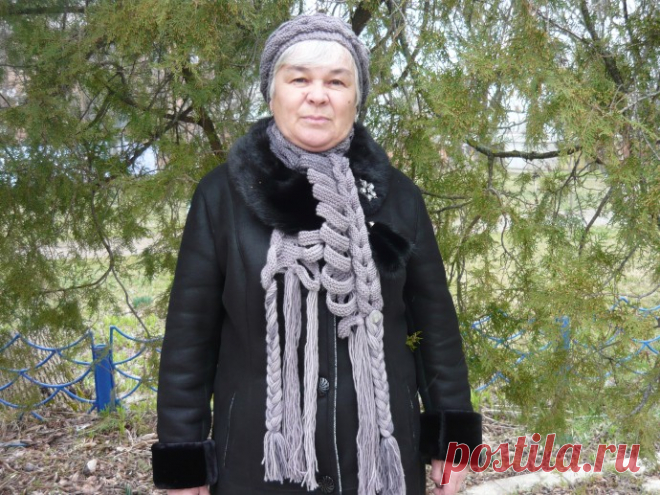 Шапки и шарфы.