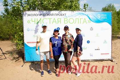 Экоактивисты очистили от мусора берег Волги. В Нижнем Новгороде экоактивисты в рамках экспедиции «Чистая Волга» очистили от мусора берег реки. В акции приняли участие около 50 волонтеров. Участники акции убрали мусор на территории полуострова Печерские пески, они использовали при этом технологию раздельного сбора отходов.