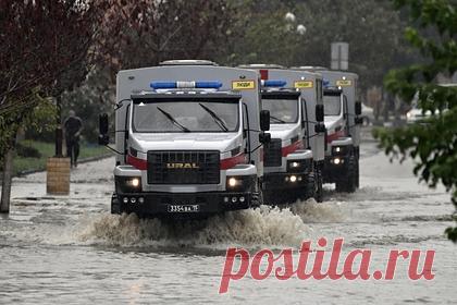 В затопленной дождями Керчи началась эвакуация. В Керчи начали эвакуацию жителей из зон подтопления. Об этом сообщили в пресс-службе администрации города. Эвакуированы первые десять керчан, они размещены на улице Войкова. По информации Главного управления МЧС России по республике, четверо из десяти эвакуированных — дети.