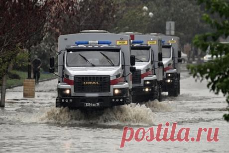 В затопленной дождями Керчи началась эвакуация. В Керчи начали эвакуацию жителей из зон подтопления. Об этом сообщили в пресс-службе администрации города. Эвакуированы первые десять керчан, они размещены на улице Войкова. По информации Главного управления МЧС России по республике, четверо из десяти эвакуированных — дети.