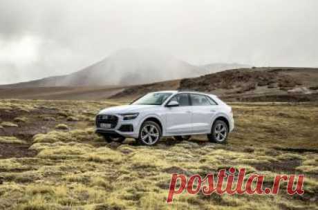 Стали известны российские цены на кросс-купе Audi Q8 В конфигураторе на российском сайте Audi появилась информация о ценах и оснащении нового флагманского кроссовера Q8. Для кросс-купе будет доступно четыре линии исполнения и только один двигатель — бензиновый 3.0 V6 TFSI с отдачей 340 лошадиных сил и 500 Нм крутящего момента. Начальная версия Q8 оценена минимум в 5 173 655 рублей. Audi Q7 с близким по мощности мотором обойдет в 4 610 000 рублей.