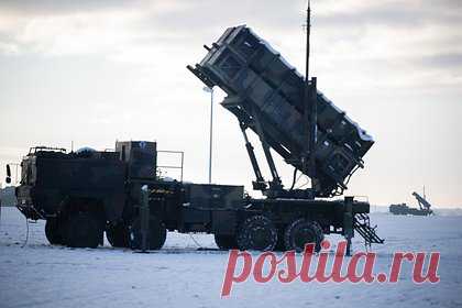 В США сочли фундаментальной ошибкой решение союзника по Украине. Американские эксперты сочли фундаментальной ошибкой решение Японии передать США зенитные ракеты комплекса Patriot в качестве косвенной помощи для Украины. Экс-замминистра обороны США Элдридж Колби раскритиковал американскую политику, отметив, что Вашингтон дает Киеву вооружения, которые не может заместить у себя.