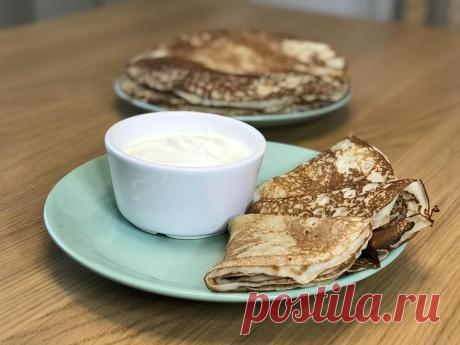 Тонкие блинчики на молоке. Очень вкусно и быстро! Кто не любит блинчики? Мне кажется все любят! Особенно для детей блинчики на завтрак всегда праздник! С пылу с жару, со сметаной, сгущенным молоком или шоколадом, кому как больше нравится.Посмотрите н...