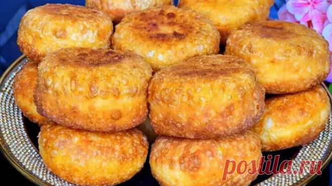 Сытные и вкусные пирожки, я не устаю их готовить. Начинка огонь: вкуснее, чем чебуреки Пирожки — это радость для множества людей. Они вызывают ностальгию у большого количества народа. Особенно у людей, рожденных в Советском Союзе. Дело в том, что в СССР пироги часто готовили бабушки в деревнях. Внуки, приезжая на каникулы к старшим родственникам, постоянно вкушали вкуснейшие деревенские пирожки. Сейчас деревенские пирожки найти почти невозможно. Многие носительницы вкусных домашних […]