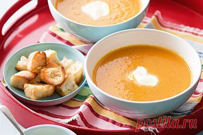Sweet roasted carrot soup with chunky croutons