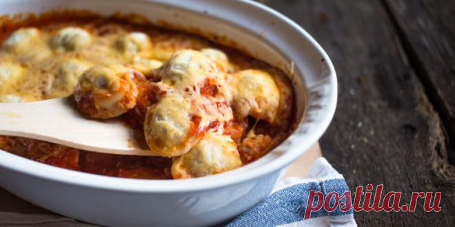 Итальянская запеканка из пельменей с помидорами, чесноком и сыром. Время приготовления

Общее
1 ч.
Количество порций
4
Ингредиенты
Некрупная луковица
1 штука
Растительное масло
5 ст. ложек
Чеснок
1 зубчик
Помидоры в собственном соку
450 г
Томатный сок
240 мл
Соль
по вкусу
Сахар
по вкусу
Перец
по вкусу
Смесь сушёных итальянских трав
1 ч. ложка
Замороженные пельмени
500 г
Тёртый сыр
80 г