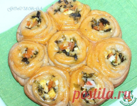 Булочки-розочки с сырной начинкой в мультиварке – кулинарный рецепт