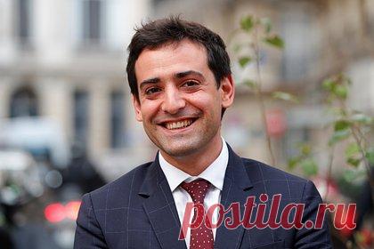 В правительство Франции выбрали гей-пару. Министерство иностранных дел (МИД) Франции возглавил лидер партии «Возрождение» Стефан Сежурне. Он сменил на посту Катрин Колонну, ранее попросившую об отставке. 38-летний Сежурне является открытым геем. Его супруг, 34-летний Габриэль Атталь ранее был назначен премьер-министром Франции.