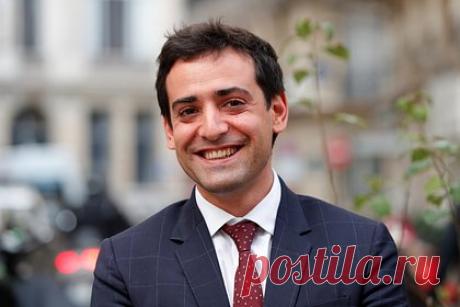 В правительство Франции выбрали гей-пару. Министерство иностранных дел (МИД) Франции возглавил лидер партии «Возрождение» Стефан Сежурне. Он сменил на посту Катрин Колонну, ранее попросившую об отставке. 38-летний Сежурне является открытым геем. Его супруг, 34-летний Габриэль Атталь ранее был назначен премьер-министром Франции.